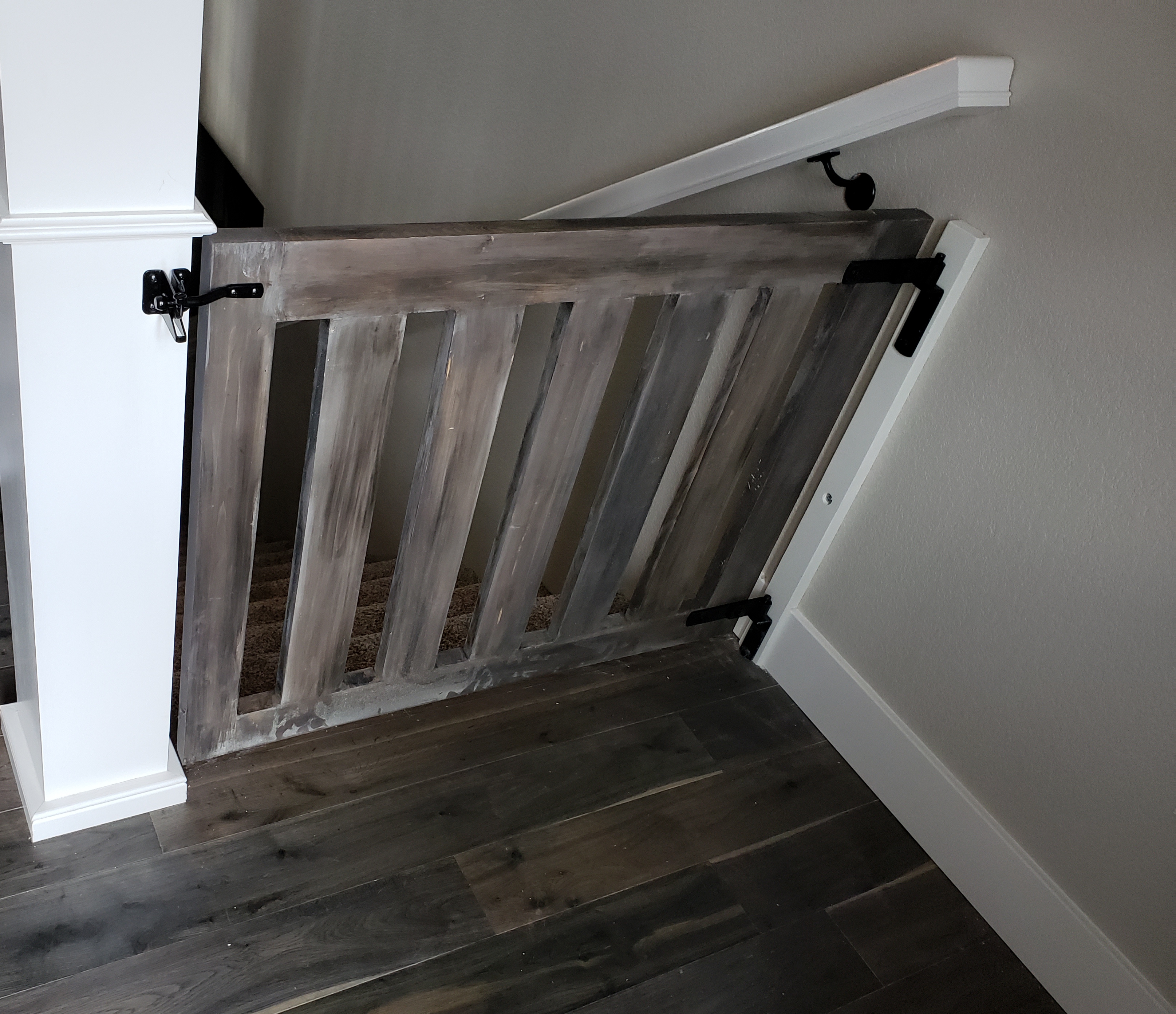 DIY Stair Gates – Baby Gate – Dog Gate